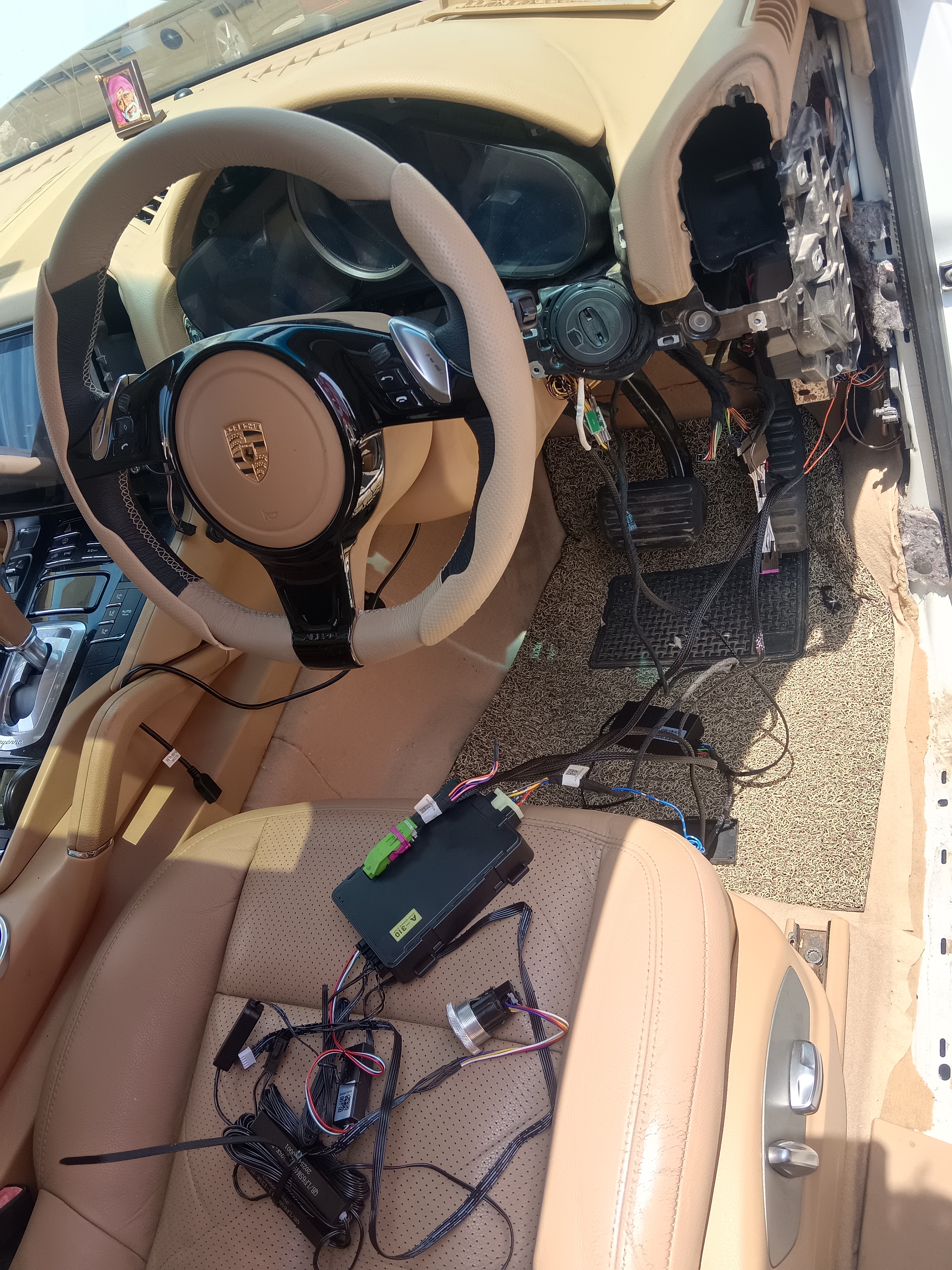 Porsche Cayenne - Push start and LCD display kit Installation